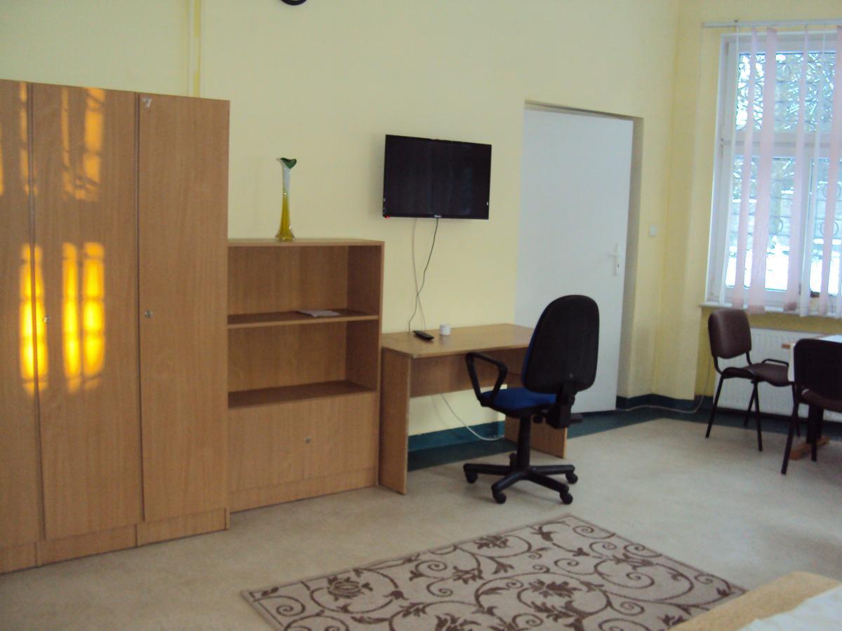 Pod Starymi Lipami Проживання в сім'ї